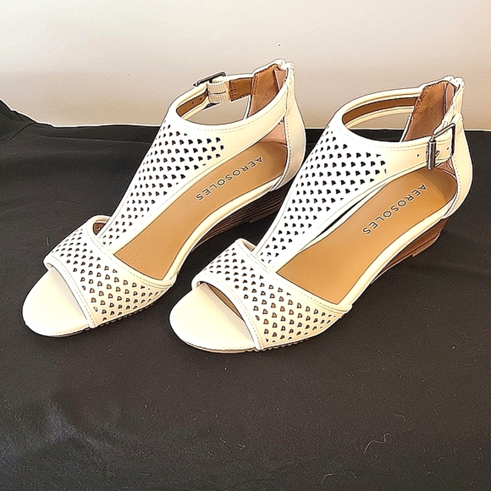 NWT! Aerosoles Wedge Sandal 8W WIDE WIDTH BRAND NEW White